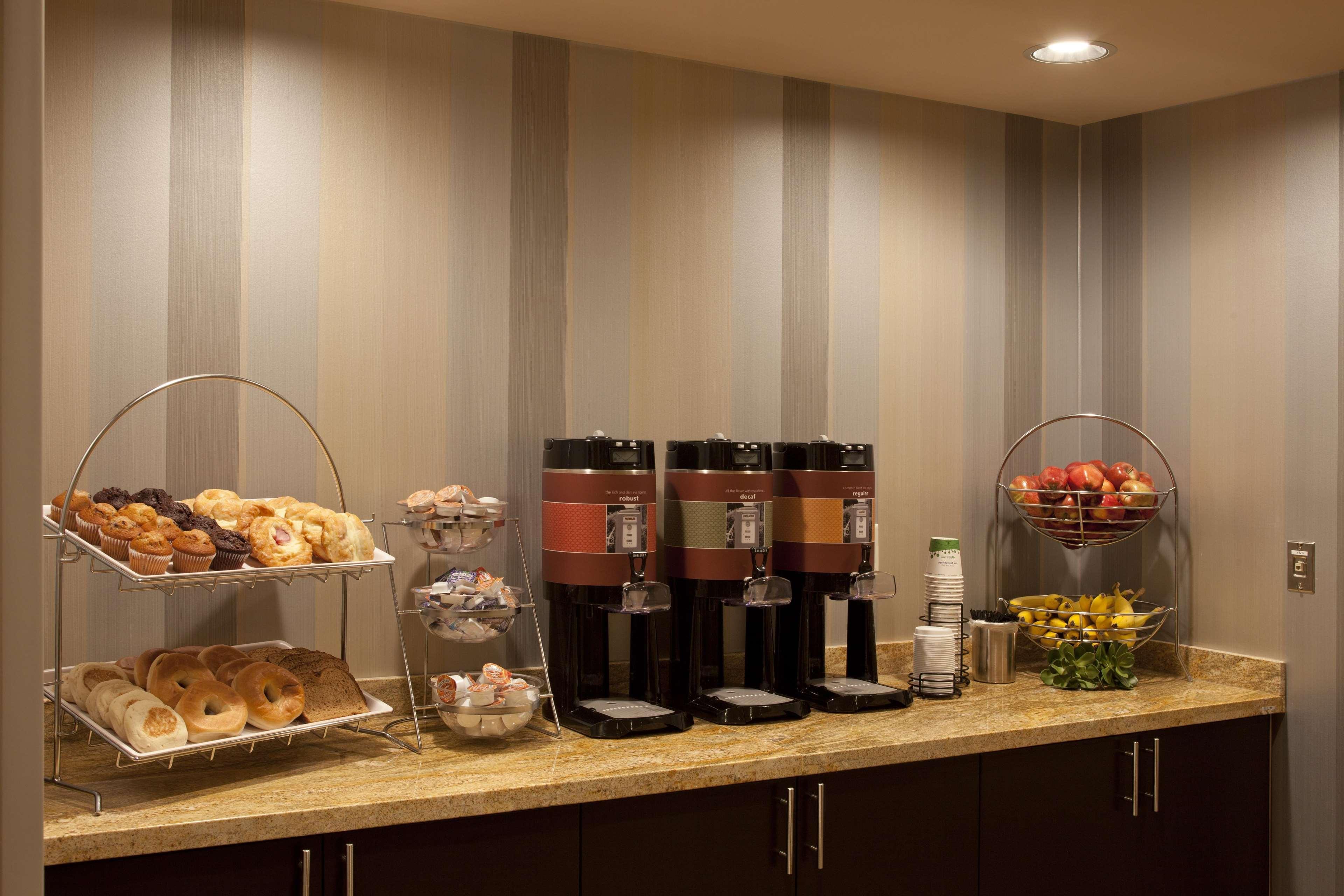 Hampton Inn & Suites Seattle/Федерал Уей Ресторант снимка