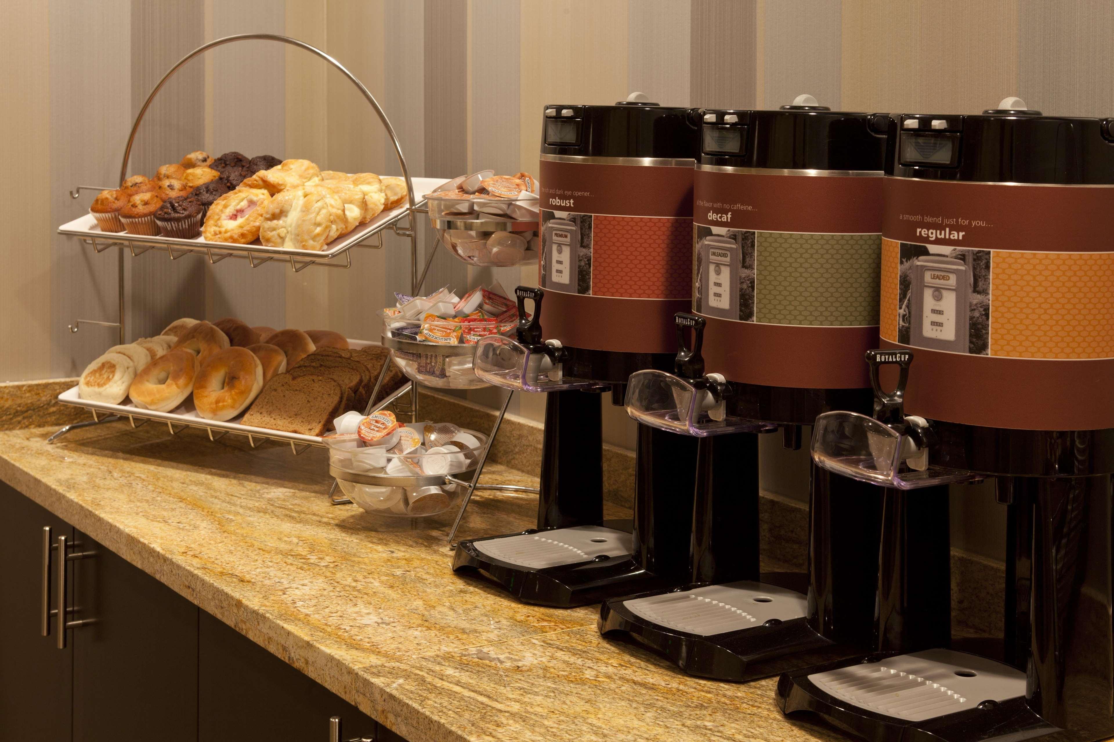 Hampton Inn & Suites Seattle/Федерал Уей Екстериор снимка