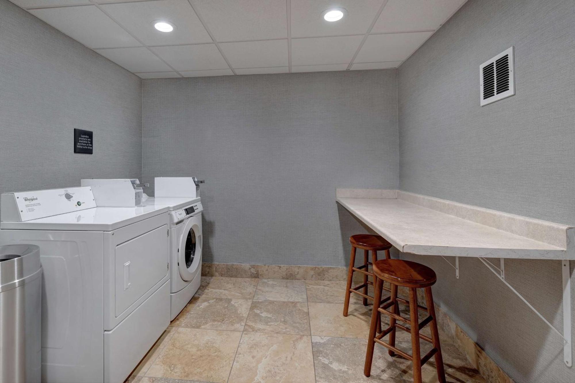 Hampton Inn & Suites Seattle/Федерал Уей Екстериор снимка