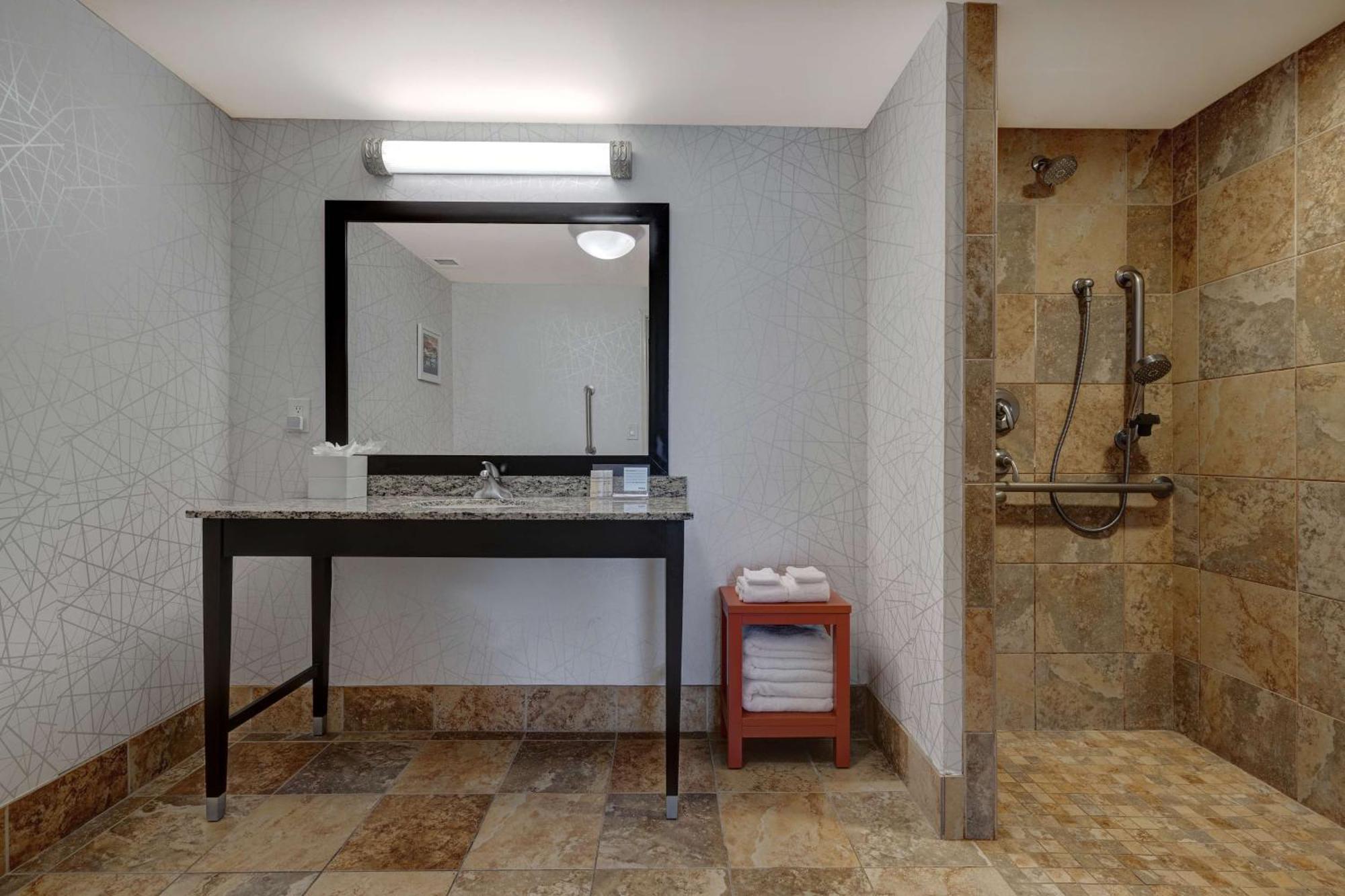 Hampton Inn & Suites Seattle/Федерал Уей Екстериор снимка