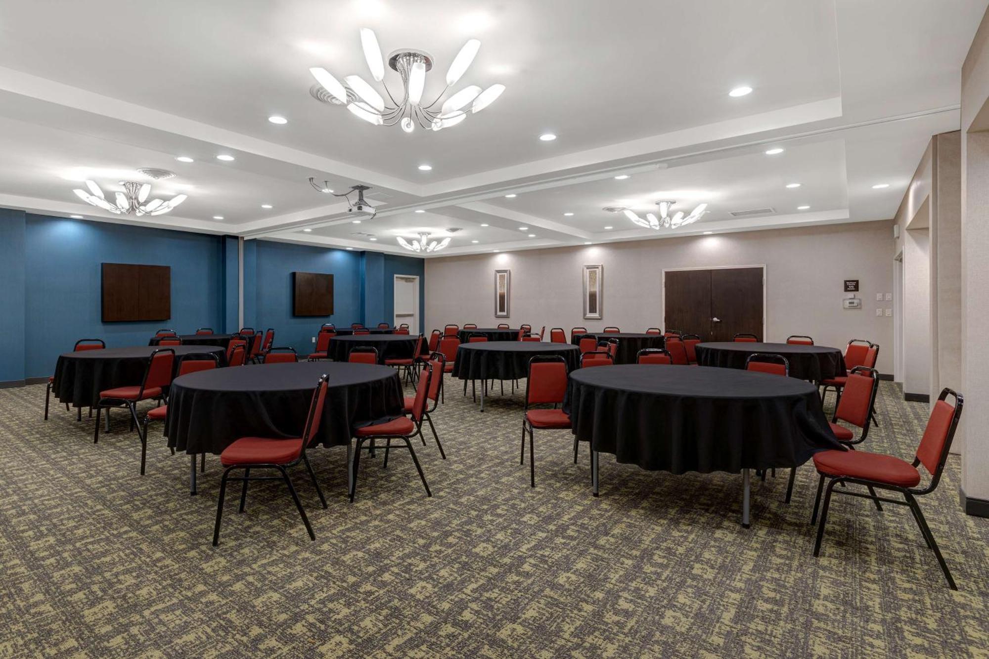 Hampton Inn & Suites Seattle/Федерал Уей Екстериор снимка