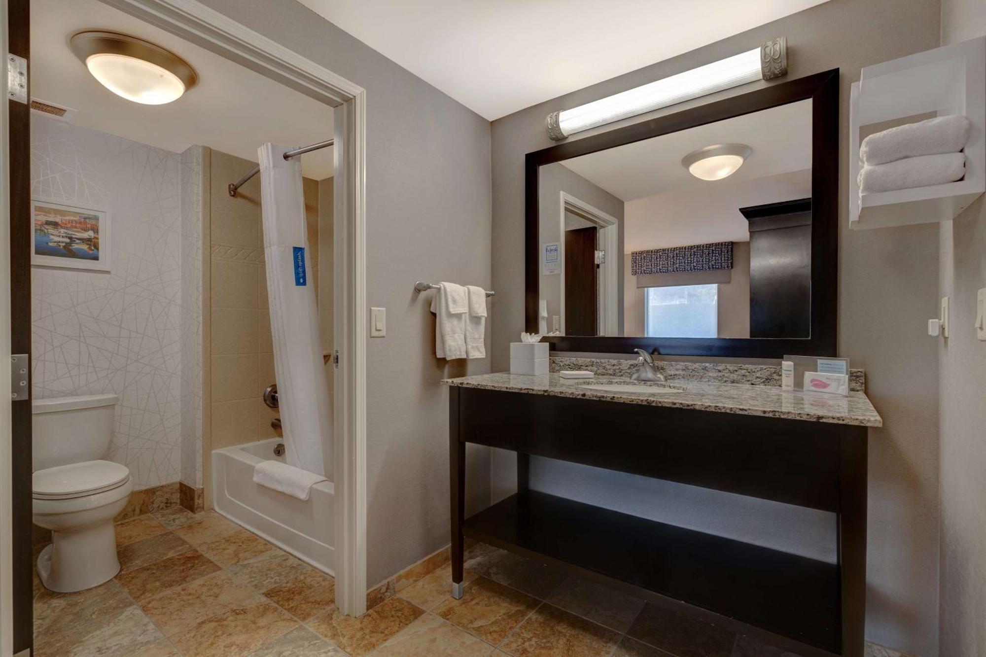 Hampton Inn & Suites Seattle/Федерал Уей Екстериор снимка