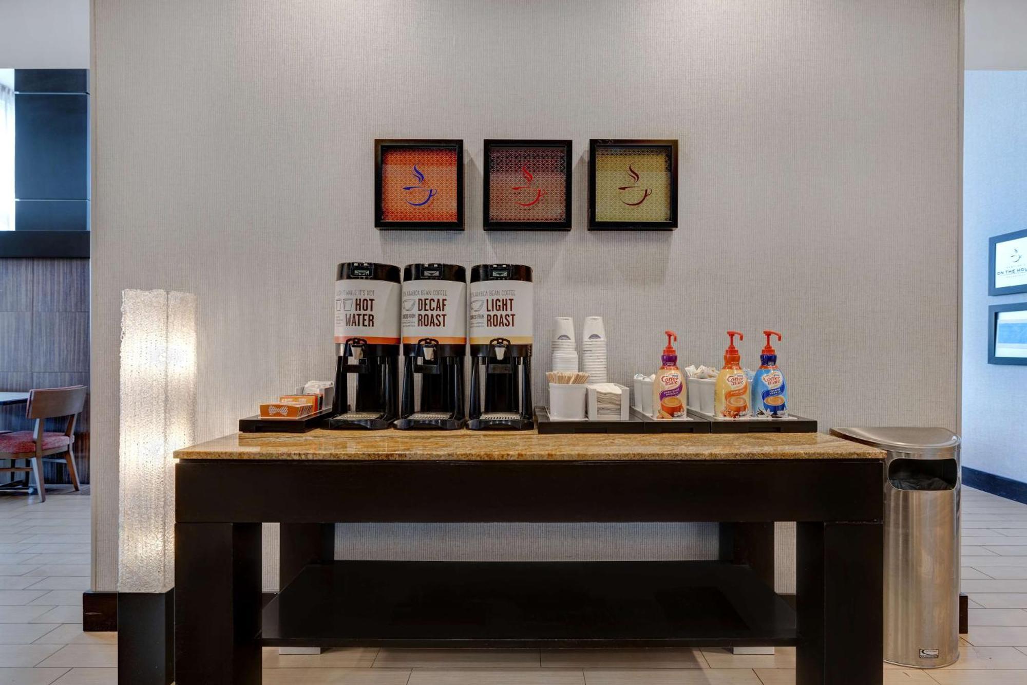 Hampton Inn & Suites Seattle/Федерал Уей Екстериор снимка