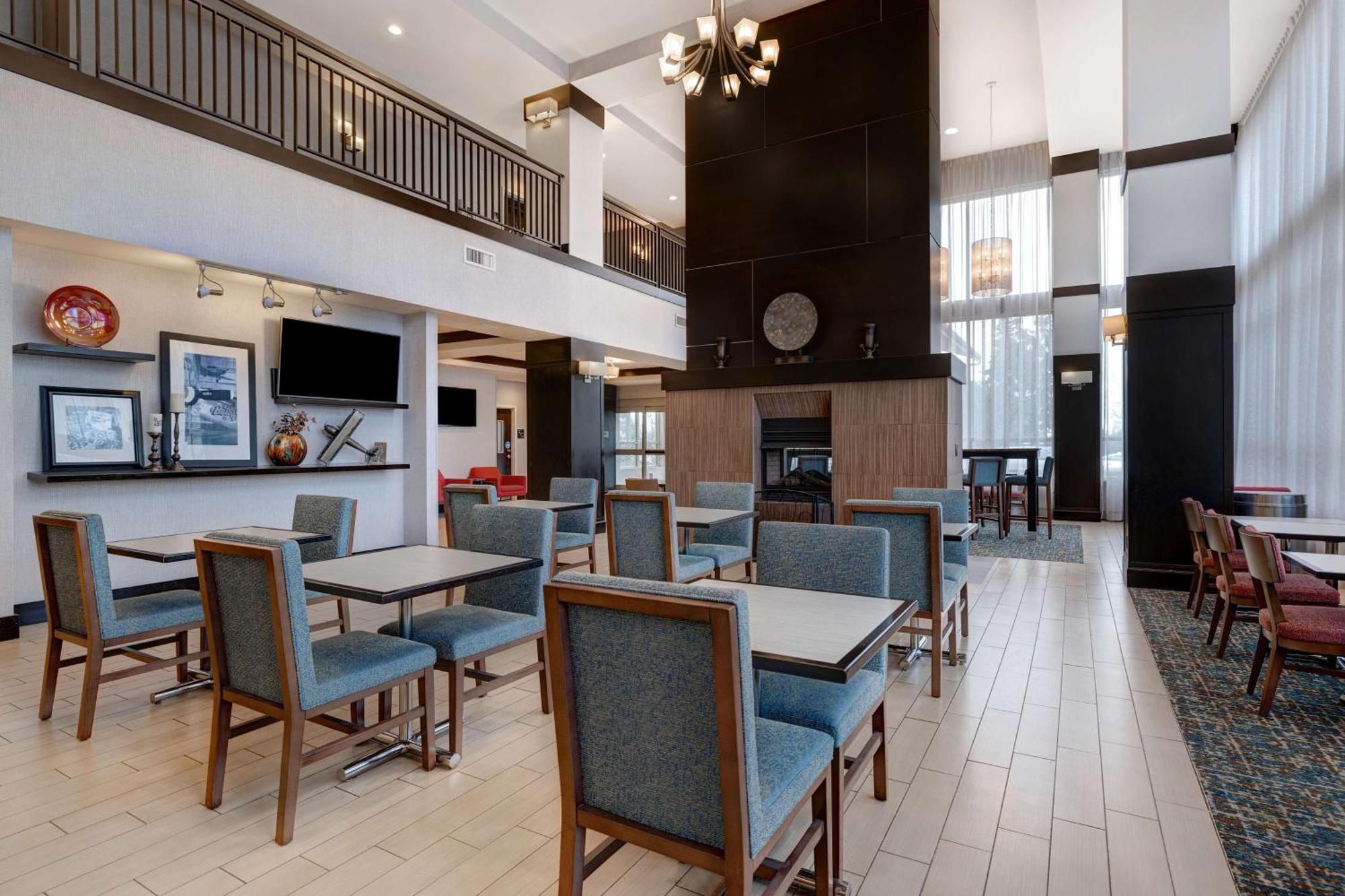 Hampton Inn & Suites Seattle/Федерал Уей Екстериор снимка